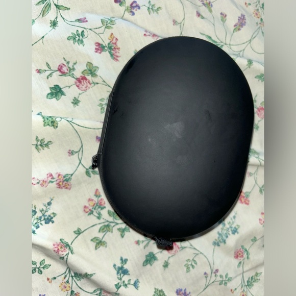 Beats Case - Picture 4 of 5